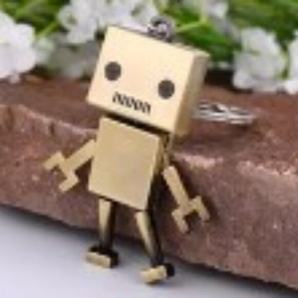 Robot Keychain Gold Cute Retro - Picture 3 of 3